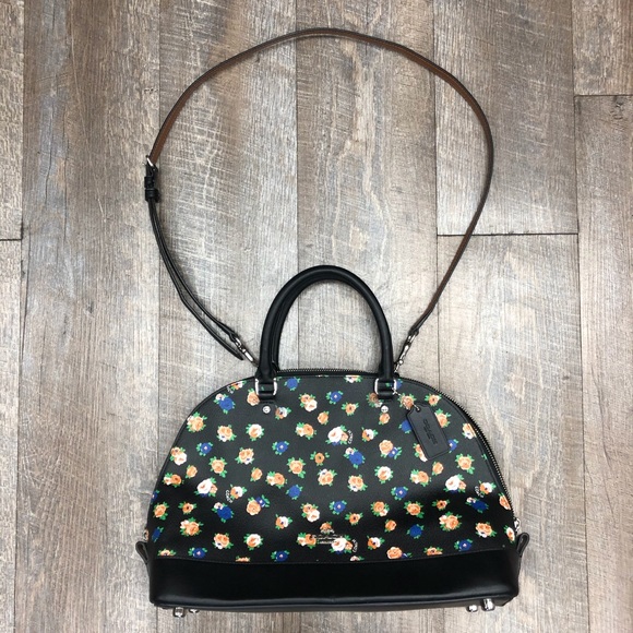 Coach Handbags - Coach Purse - Like New